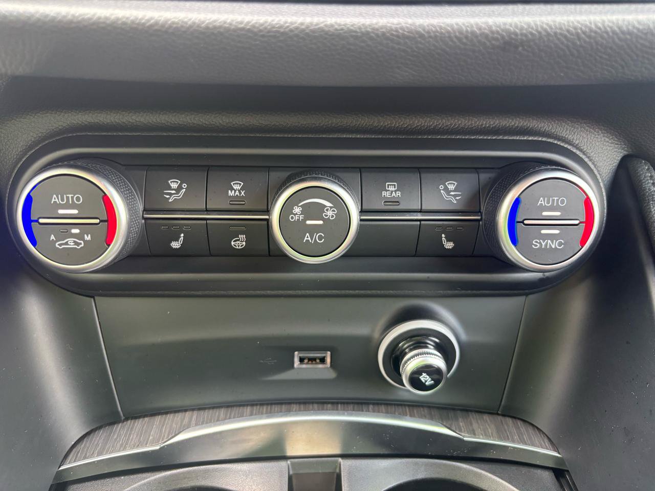 Used 2023 Alfa Romeo Stelvio Ti AWD/4WD image 22