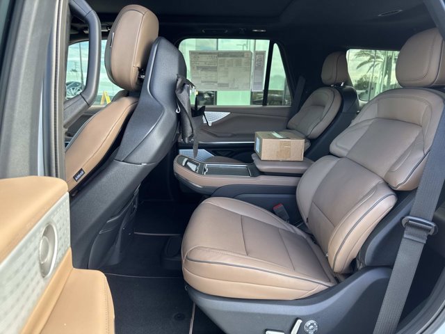 New 2025 Lincoln Navigator Black Label image 16