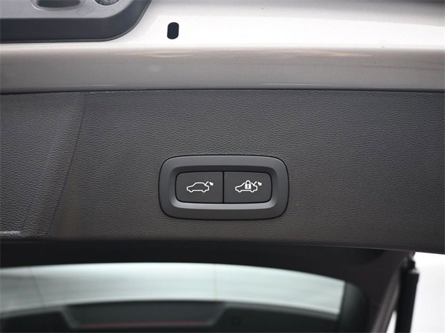 Used 2024 Volvo XC40 B5 Plus w/ Protection Package Premier image 31