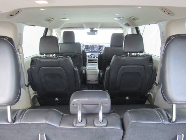 Used 2024 Chrysler Pacifica Touring-L FWD image 28