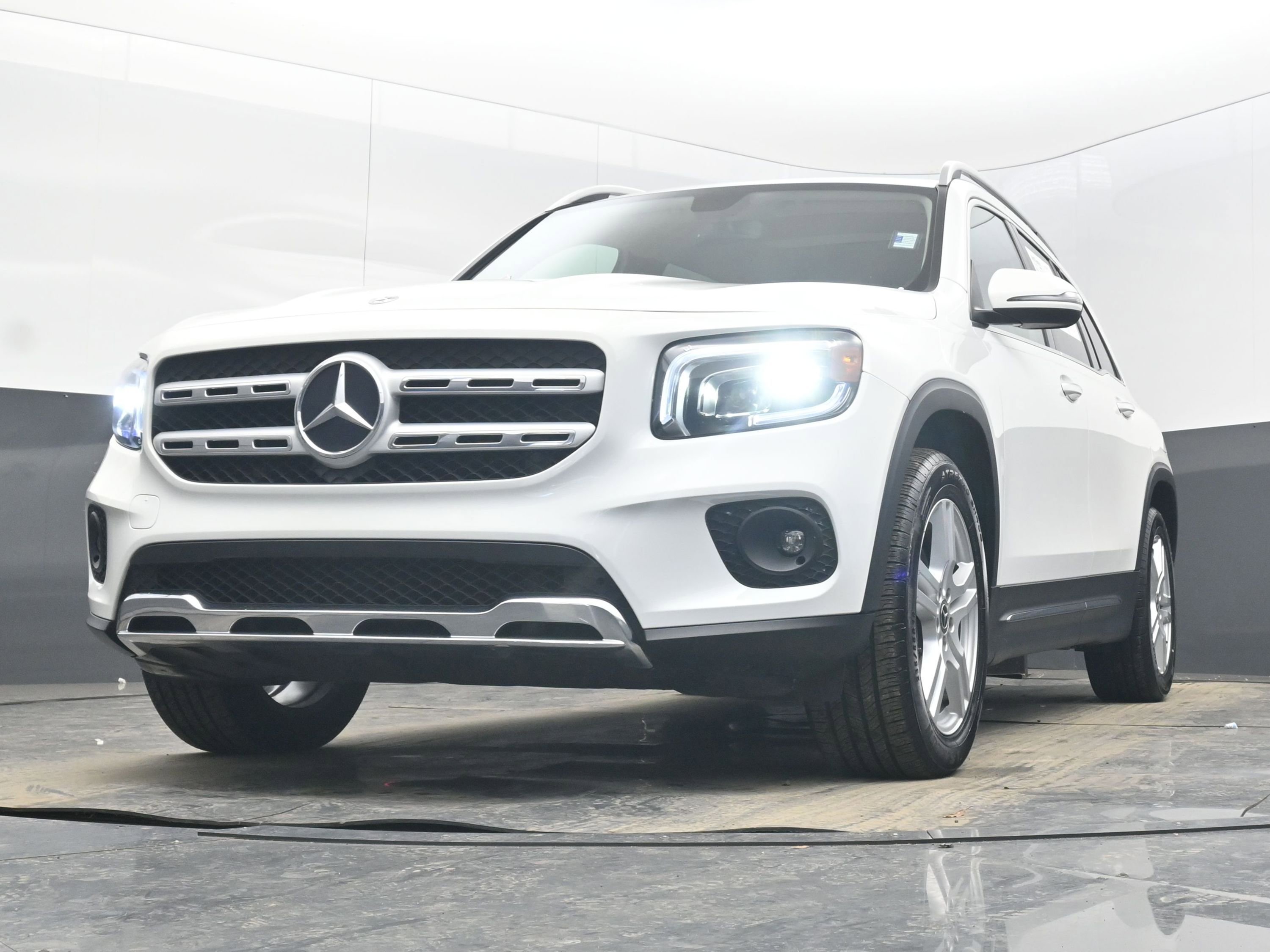 Used 2023 Mercedes-Benz GLB 250 4MATIC w/ Premium Package image 25