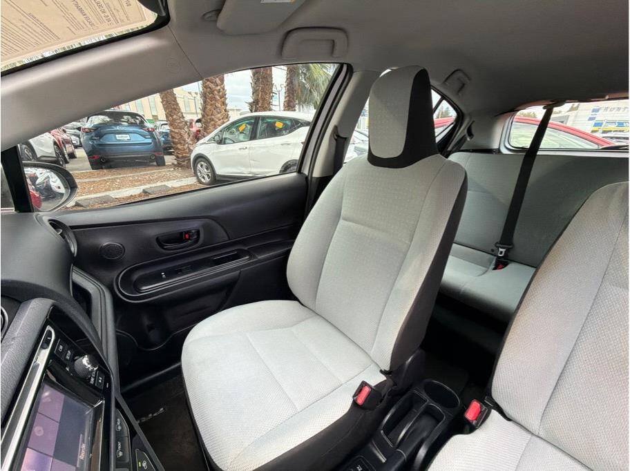 Used 2016 Toyota Prius C One FWD image 15