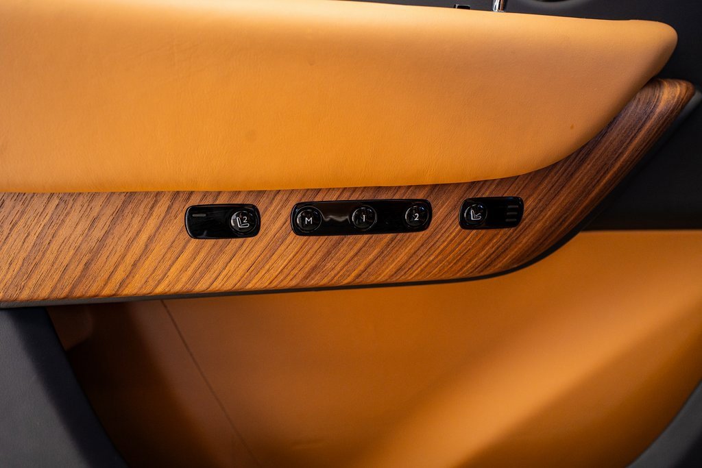 Used 2023 Rolls-Royce Cullinan w/ Cullinan Package image 36