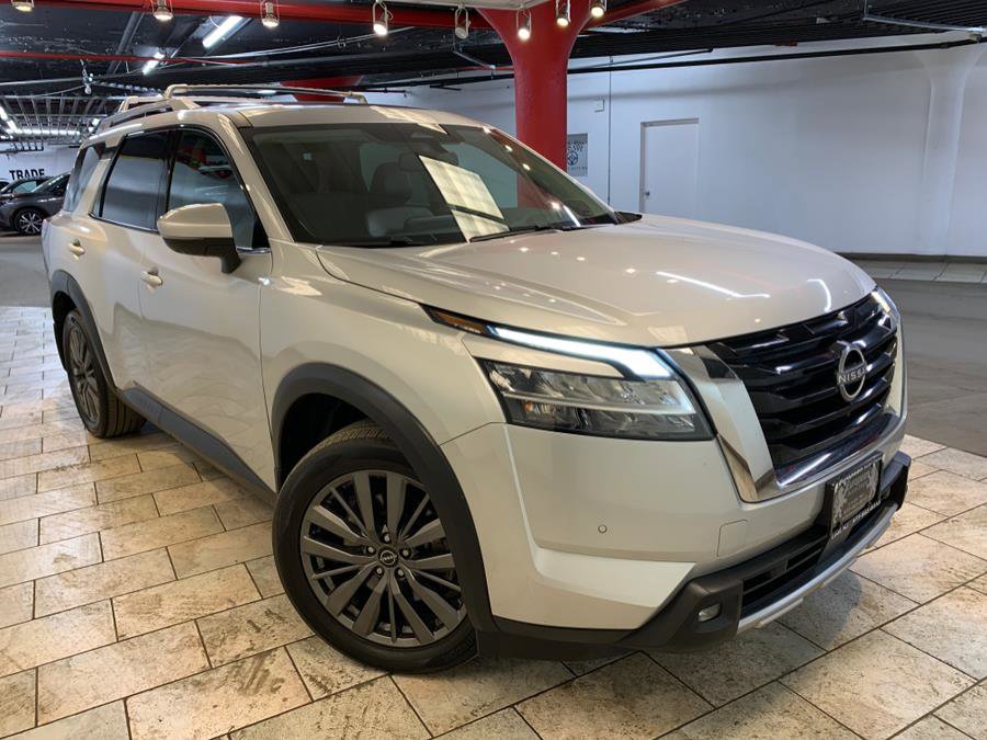 Used 2022 Nissan Pathfinder SL w/ SL Premium Package image 3