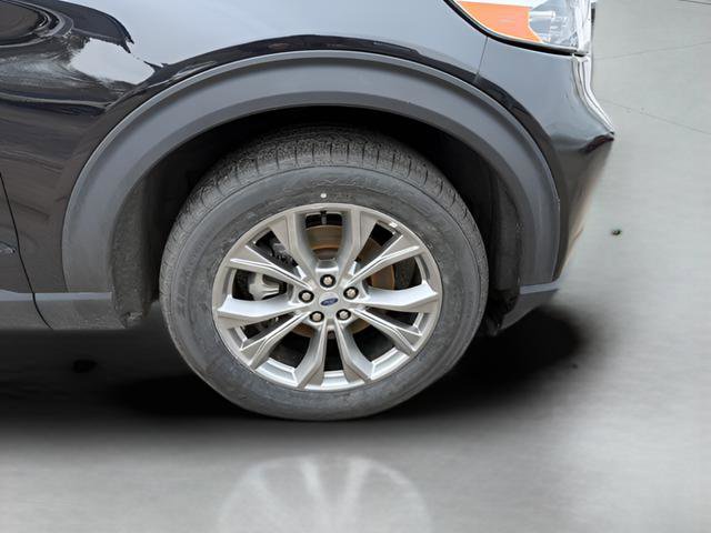 Used 2023 Ford Explorer Limited w/ Equipment Group 301A AWD/4WD image 33
