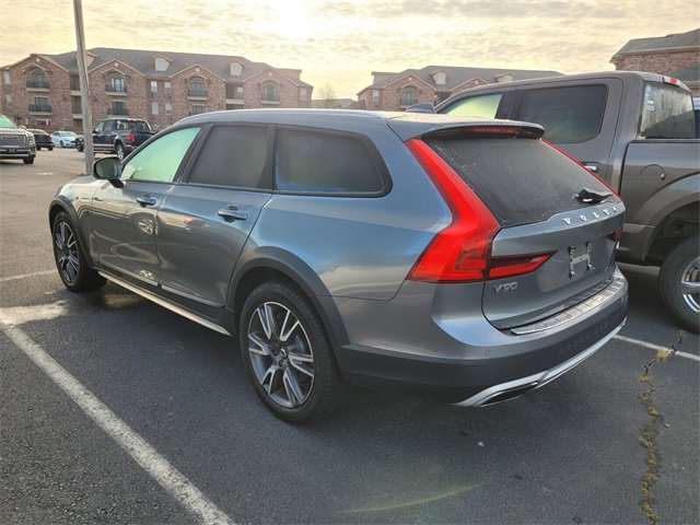 Used 2017 Volvo V90 T6 Cross Country image 7