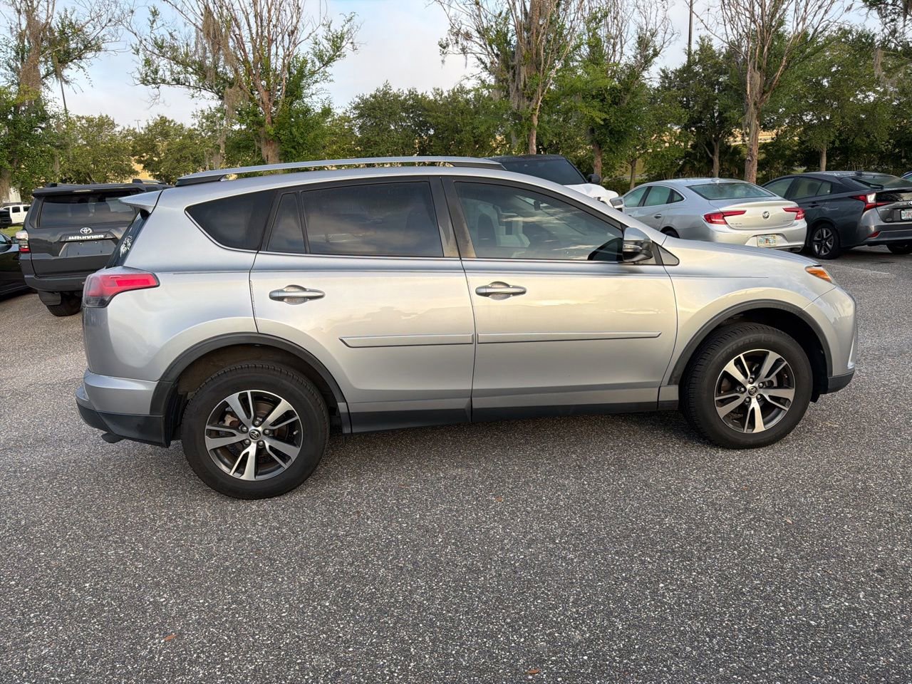 Used 2018 Toyota RAV4 XLE FWD image 6