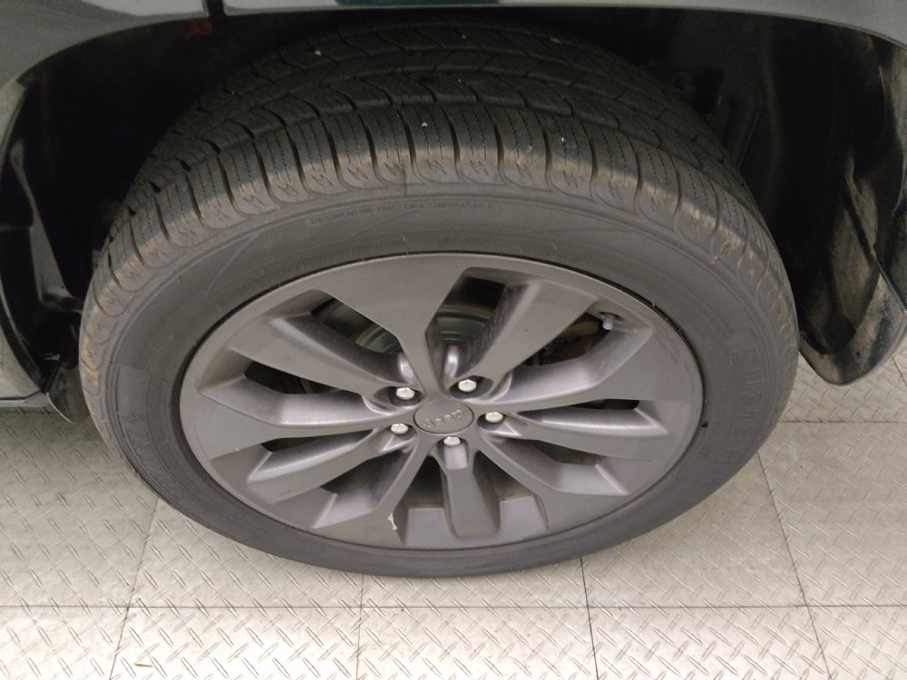 Used 2019 Jeep Cherokee High Altitude AWD/4WD image 31