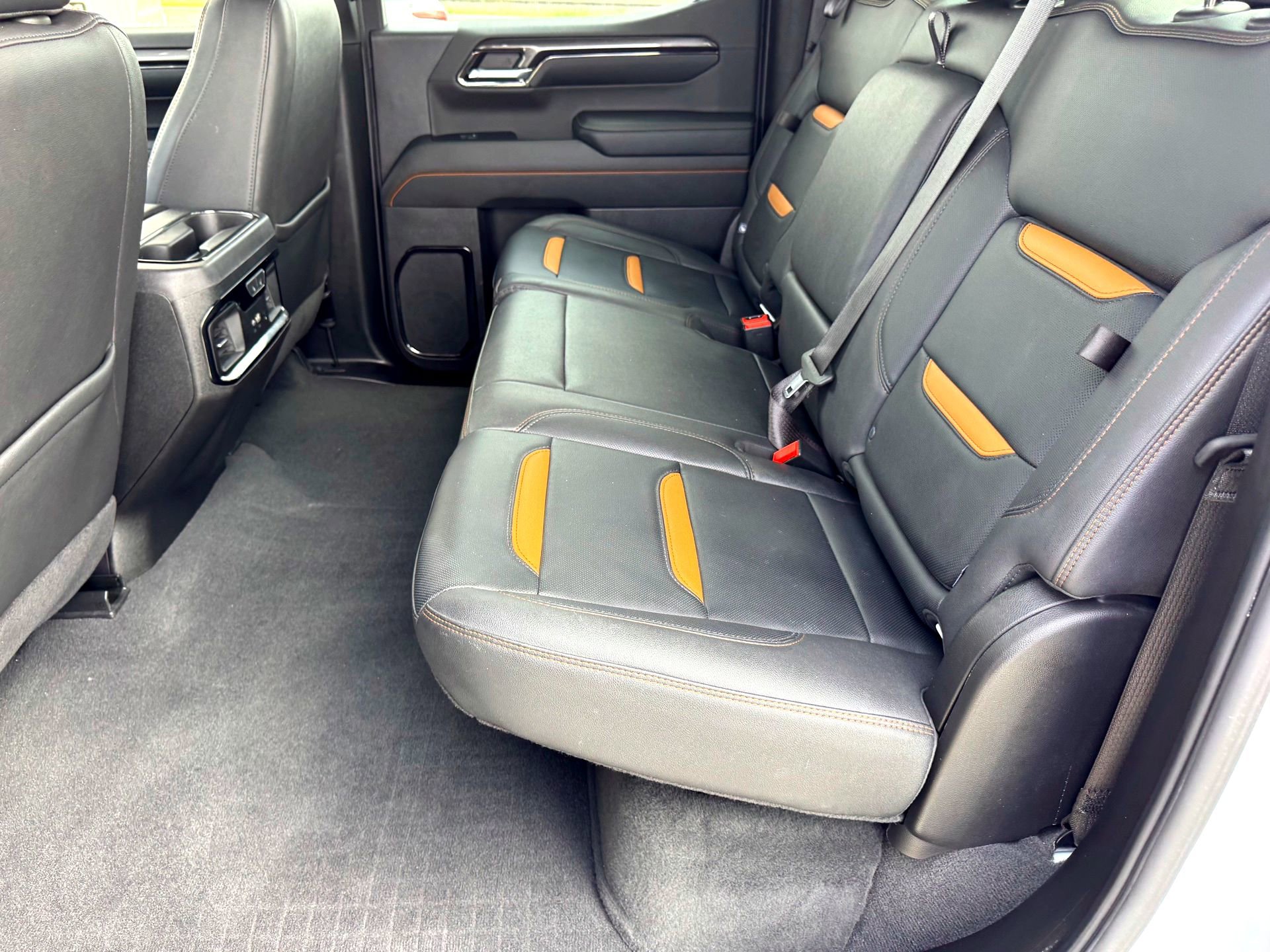 Used 2024 GMC Sierra 1500 AT4 w/ Technology Package AWD/4WD image 19