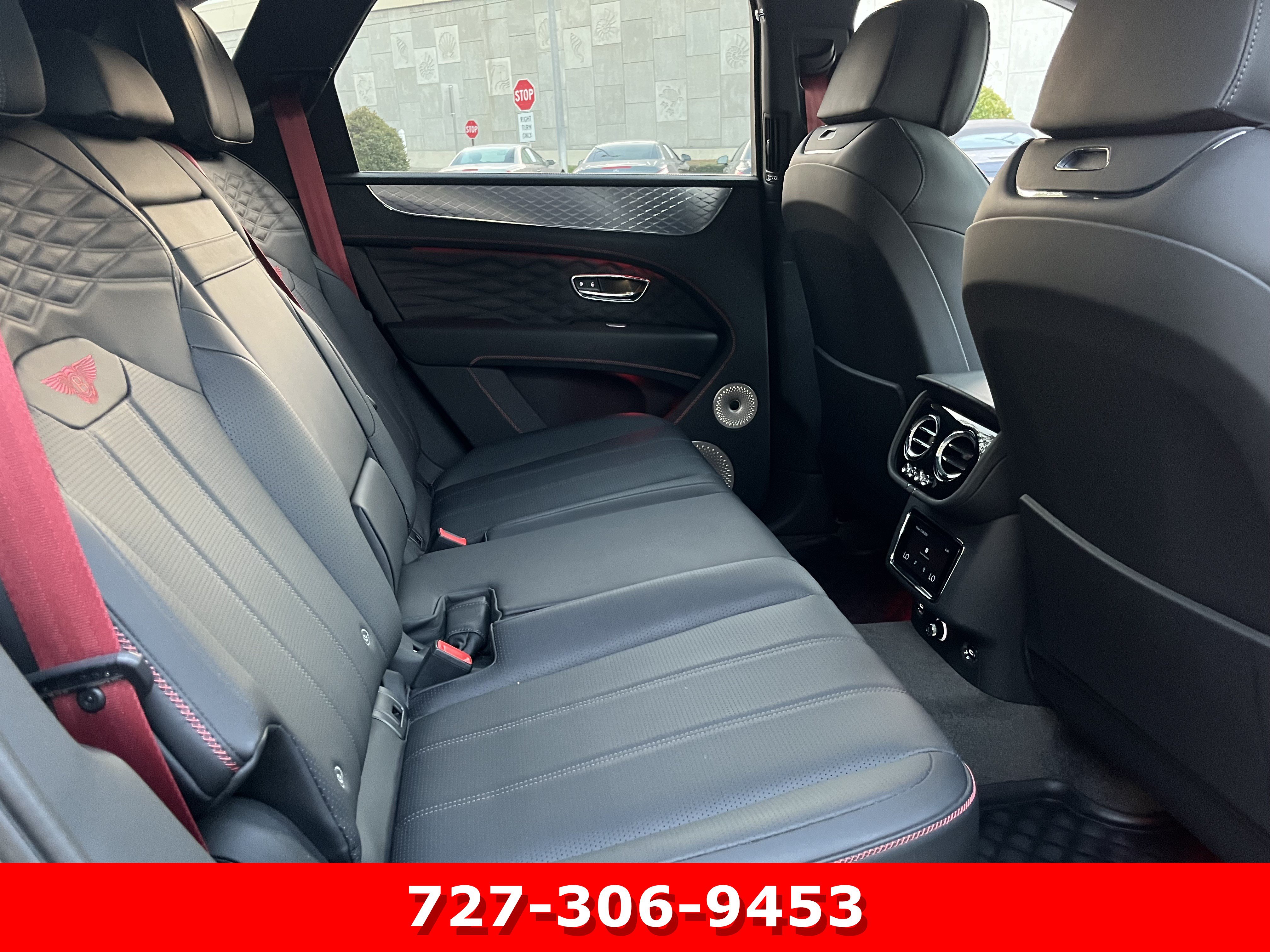 Used 2024 Bentley Bentayga AWD/4WD image 21