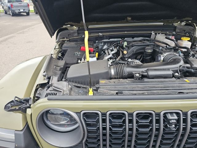 Used 2025 Jeep Gladiator Mojave AWD/4WD image 21