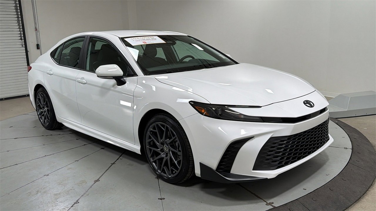 Certified 2025 Toyota Camry SE image 3