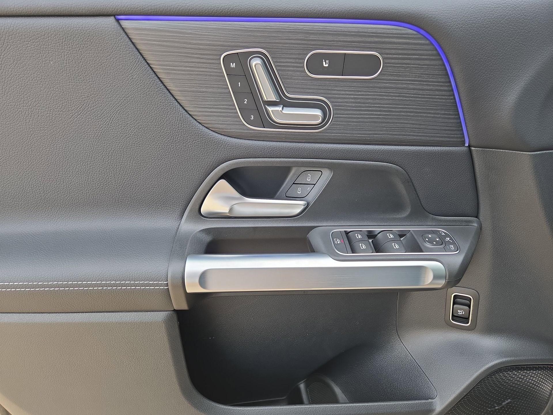 New 2026 Mercedes-Benz GLB 250 image 15