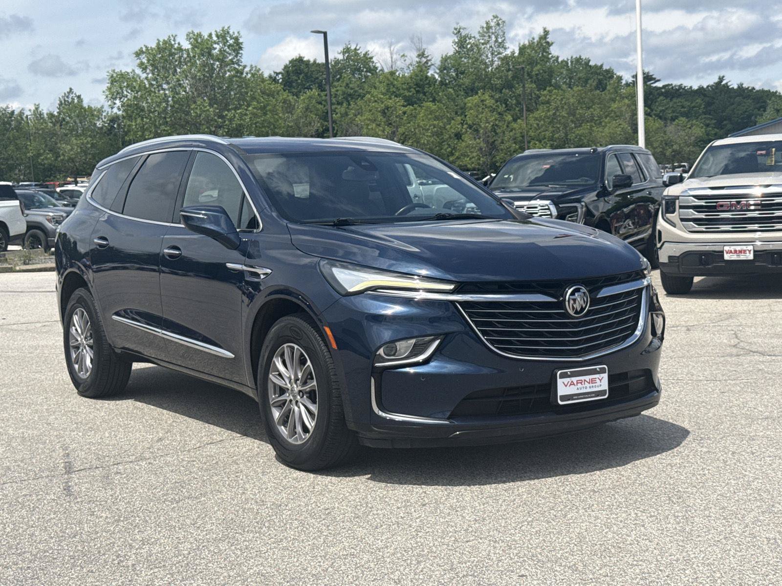Used 2023 Buick Enclave Essence AWD/4WD image 4