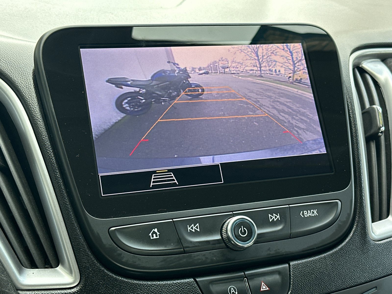 Used 2022 Chevrolet Malibu LT image 21