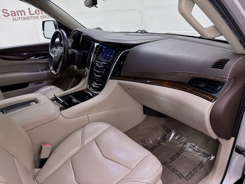Used 2017 Cadillac Escalade ESV Luxury AWD/4WD image 33