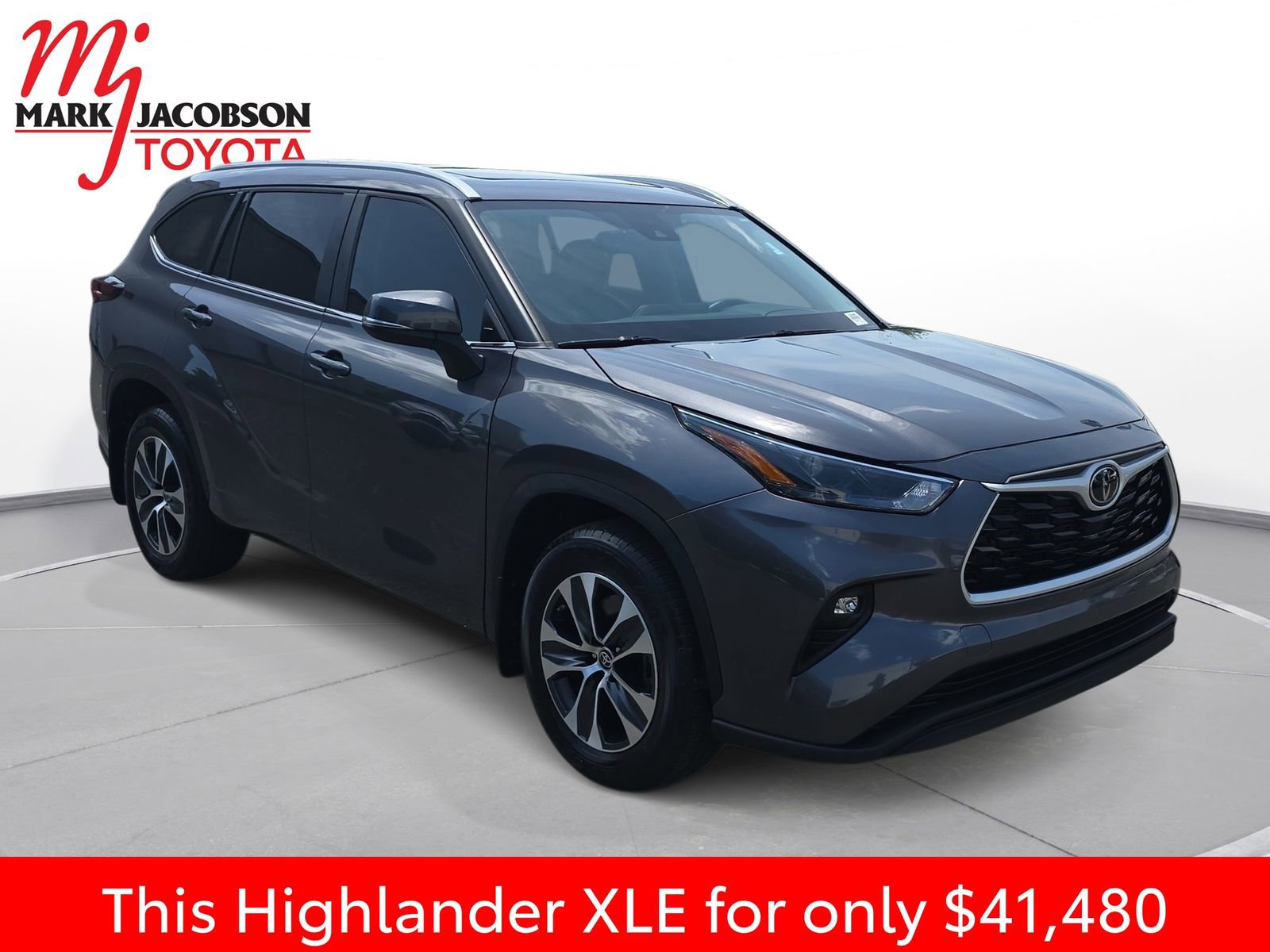 Used 2024 Toyota Highlander XLE AWD/4WD image 5