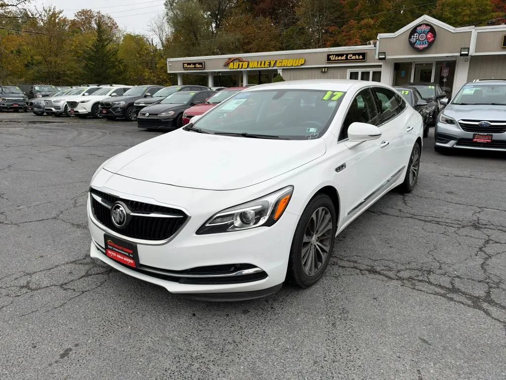 Used 2017 Buick LaCrosse Essence FWD image 4