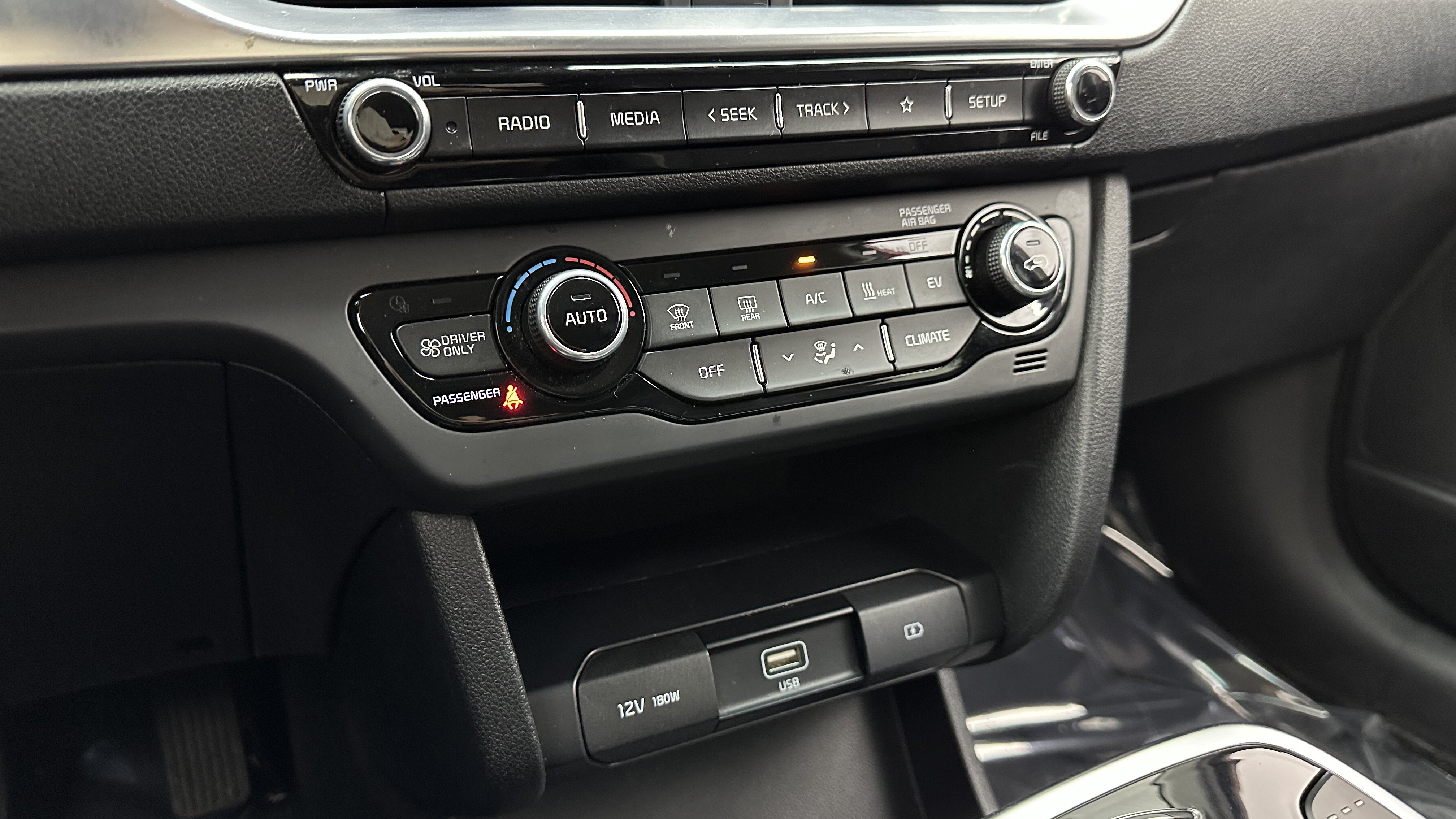 Used 2020 Kia Niro EX w/ Cold Weather Package FWD image 15