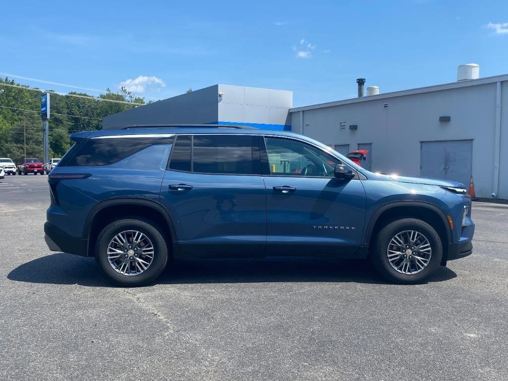 Certified 2025 Chevrolet Traverse LT image 2