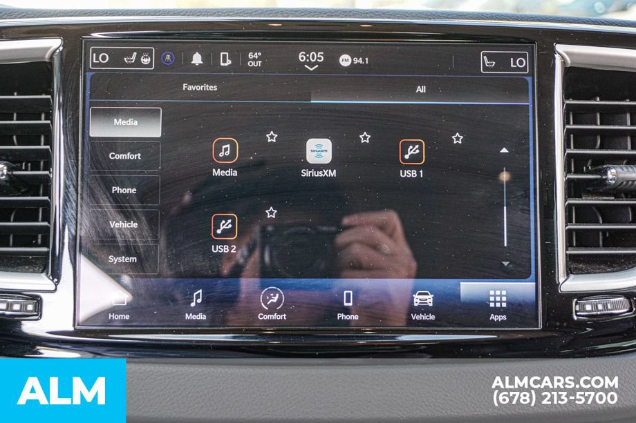 Used 2024 Chrysler Pacifica Touring-L FWD image 40