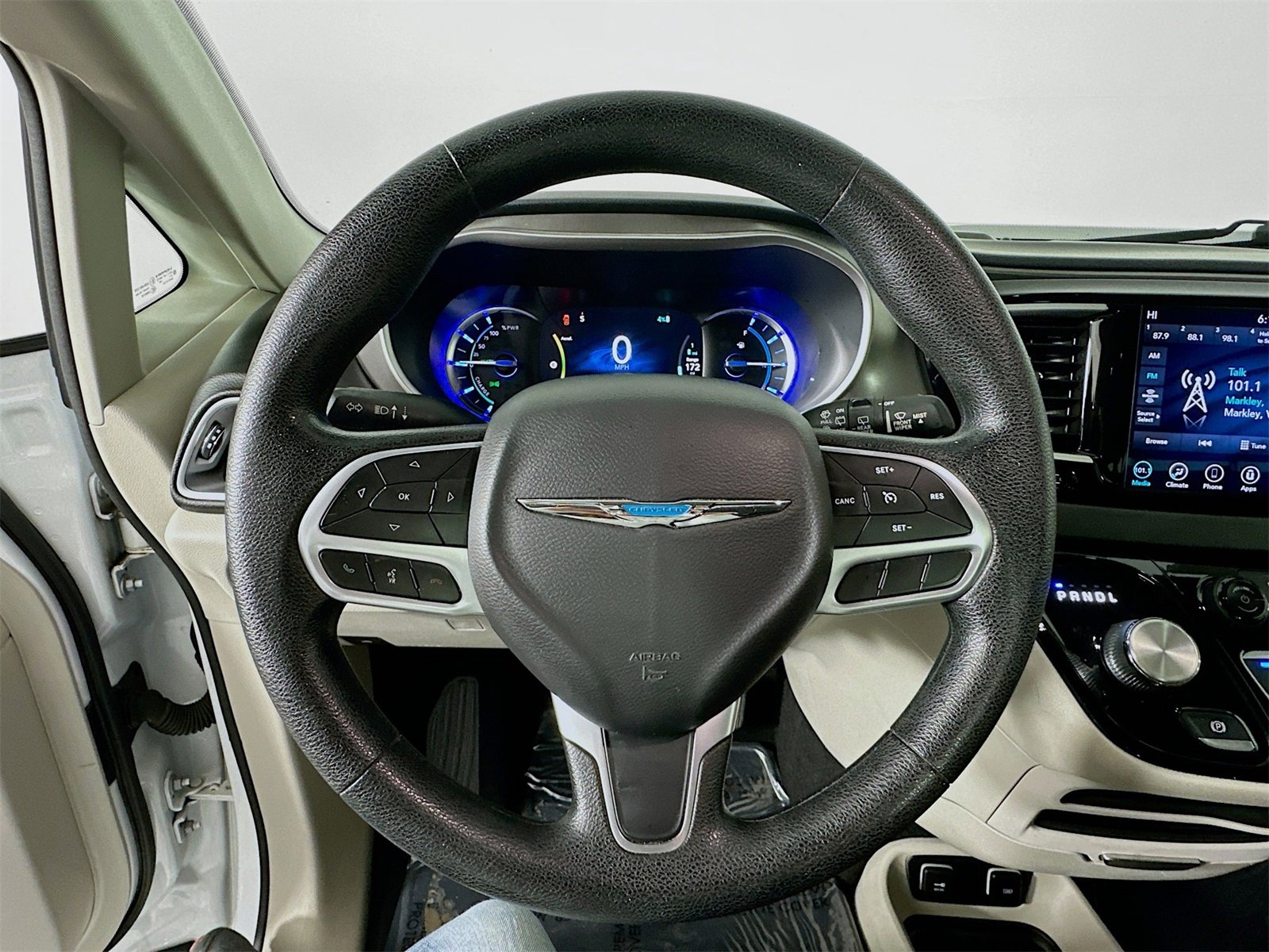 Used 2020 Chrysler Pacifica Touring image 11