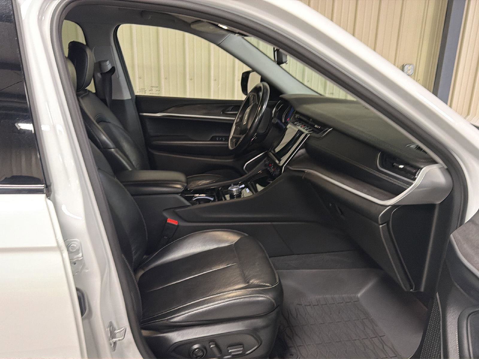 Used 2022 Jeep Grand Cherokee L Limited AWD/4WD image 12