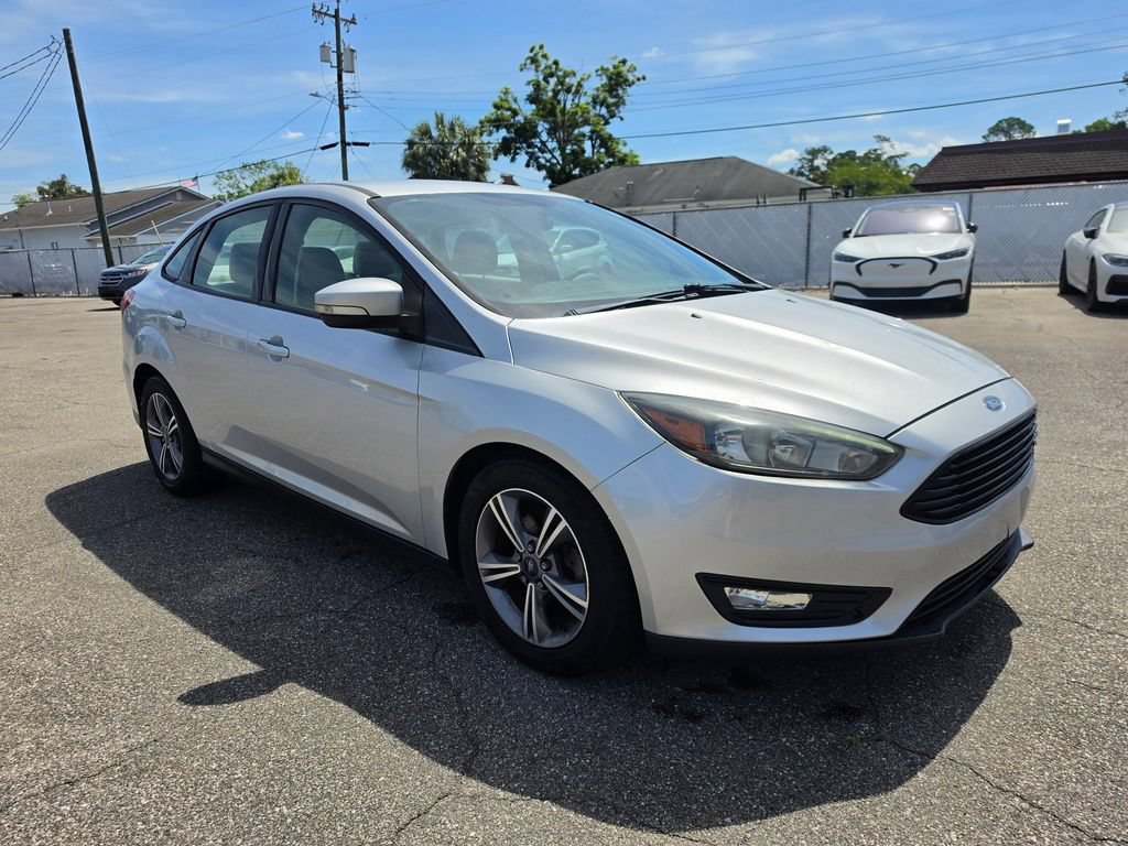 Used 2017 Ford Focus SE FWD image 5