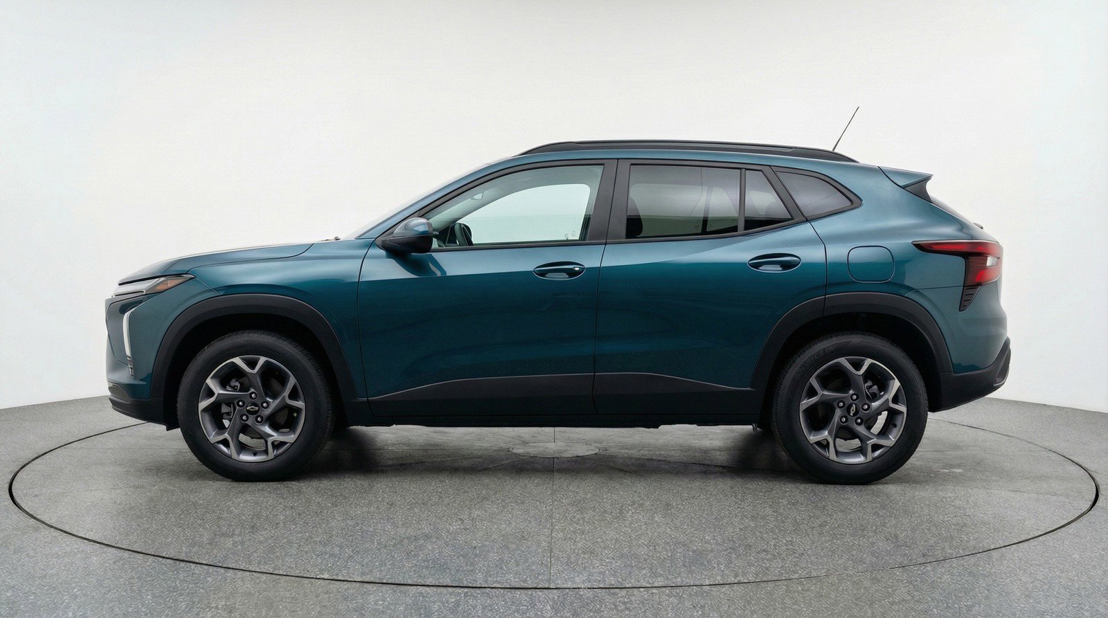 Used 2025 Chevrolet Trax LT w/ LT Convenience Package FWD image 5