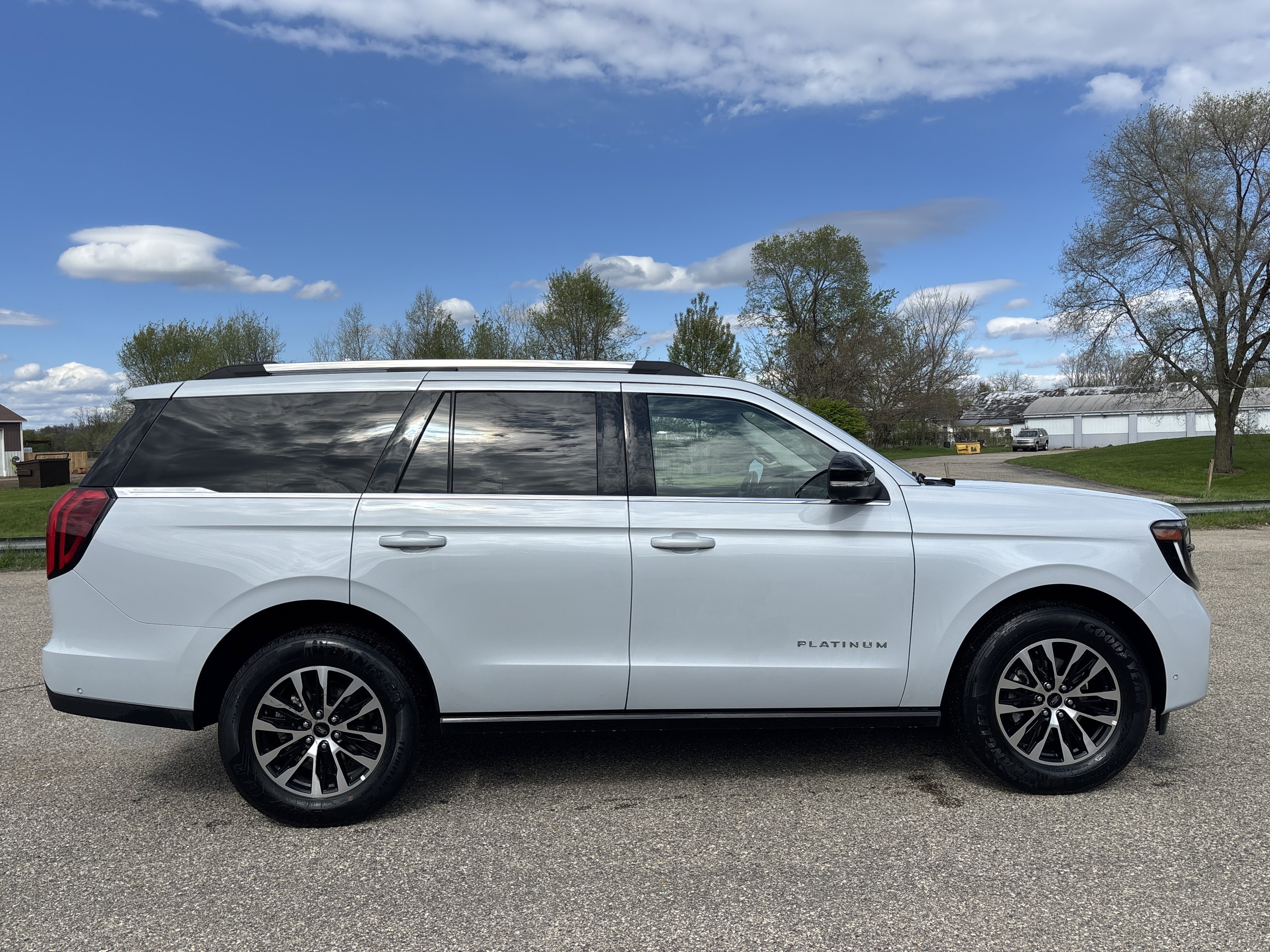 Used 2025 Ford Expedition Platinum AWD/4WD image 2