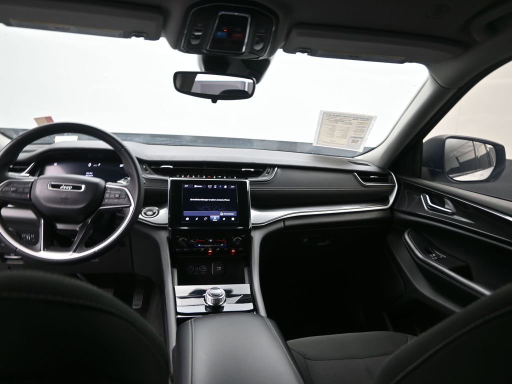 Used 2023 Jeep Grand Cherokee L Laredo image 15