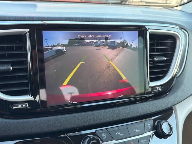 Used 2023 Chrysler Pacifica Touring-L FWD image 19