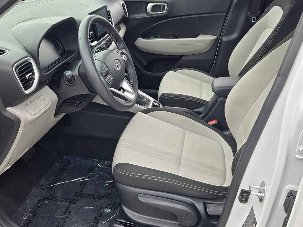 Certified 2023 Hyundai Venue SEL FWD image 10