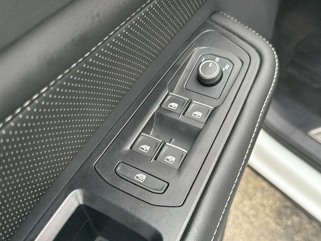 Used 2024 Volkswagen Atlas Cross Sport SE FWD image 23