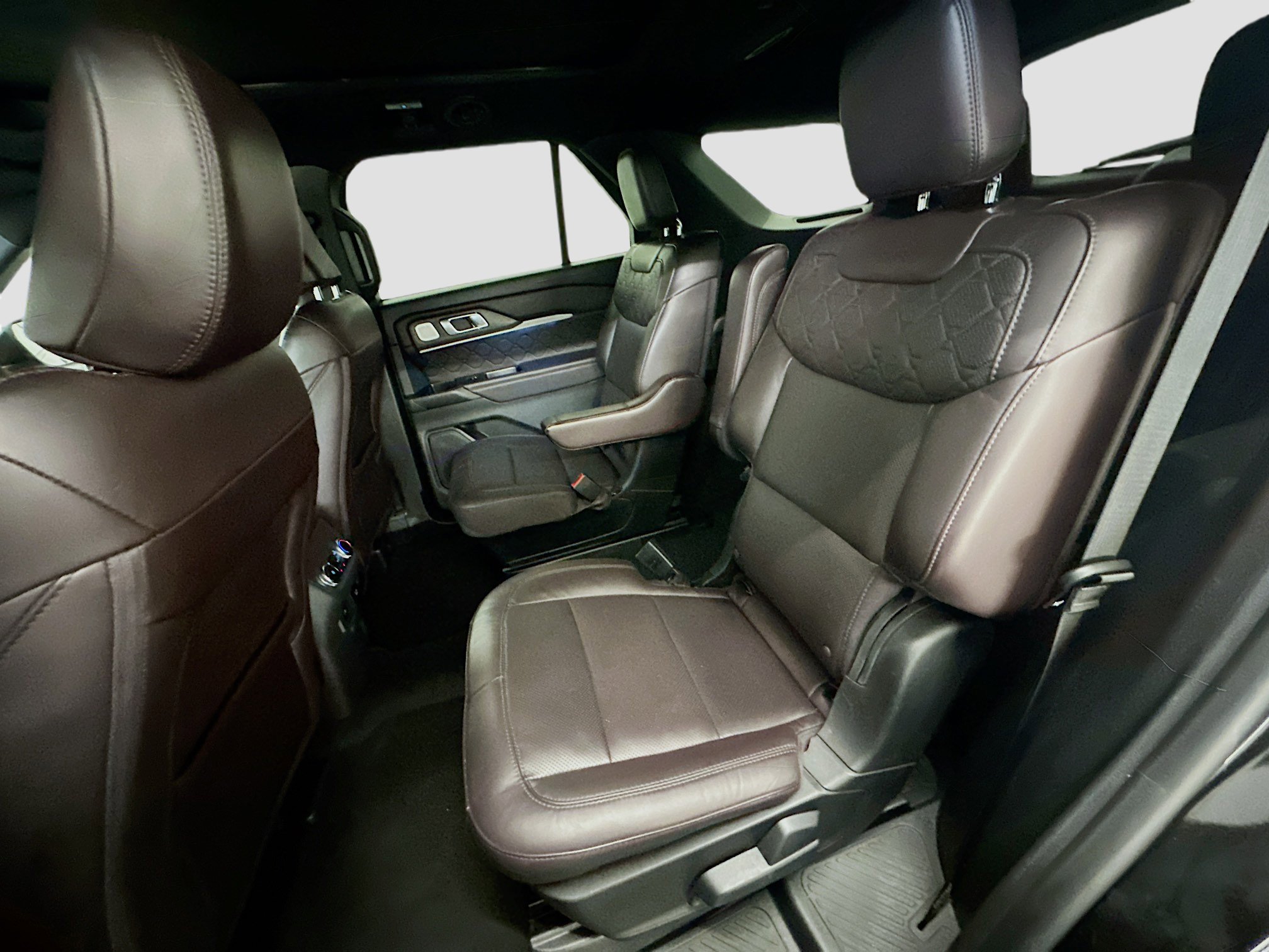 Used 2025 Ford Explorer Platinum w/ LUX Leather Package image 30