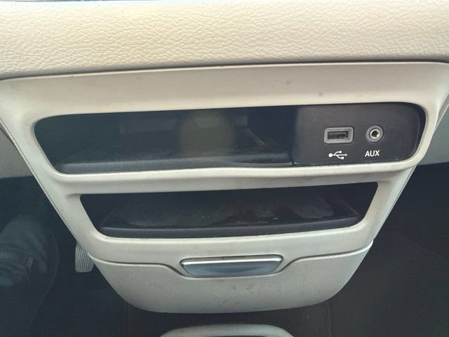 Used 2019 Chrysler Pacifica Touring Plus w/ Tire & Wheel Group FWD image 18
