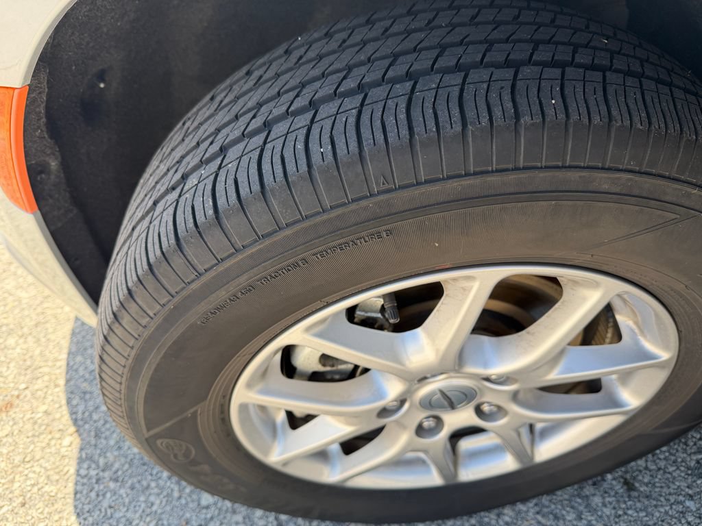 Used 2024 Chrysler Pacifica Touring-L FWD image 13