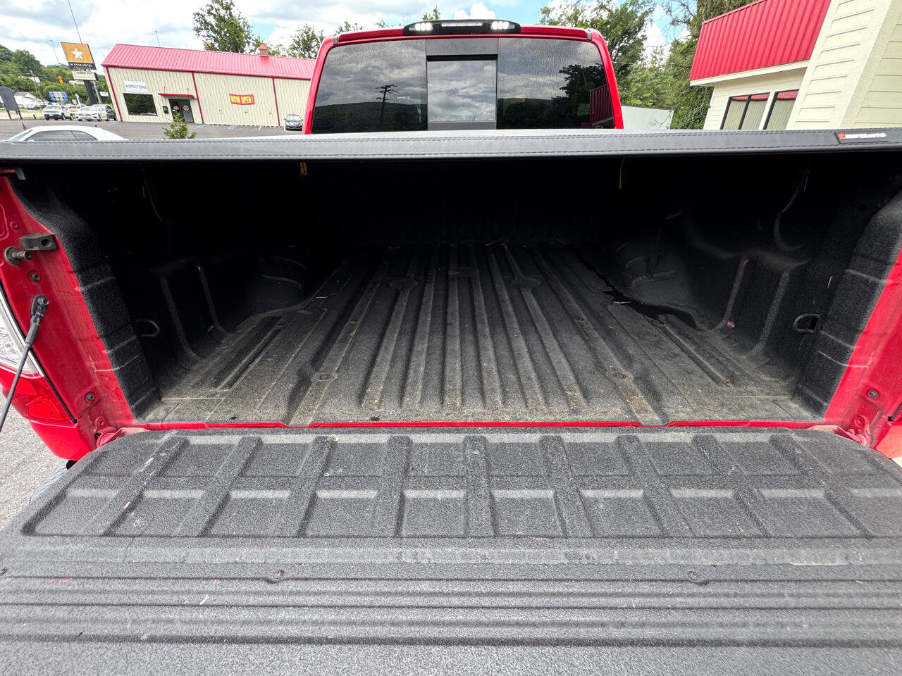 Used 2021 Nissan Titan SV w/ Accessory Utility Package image 14