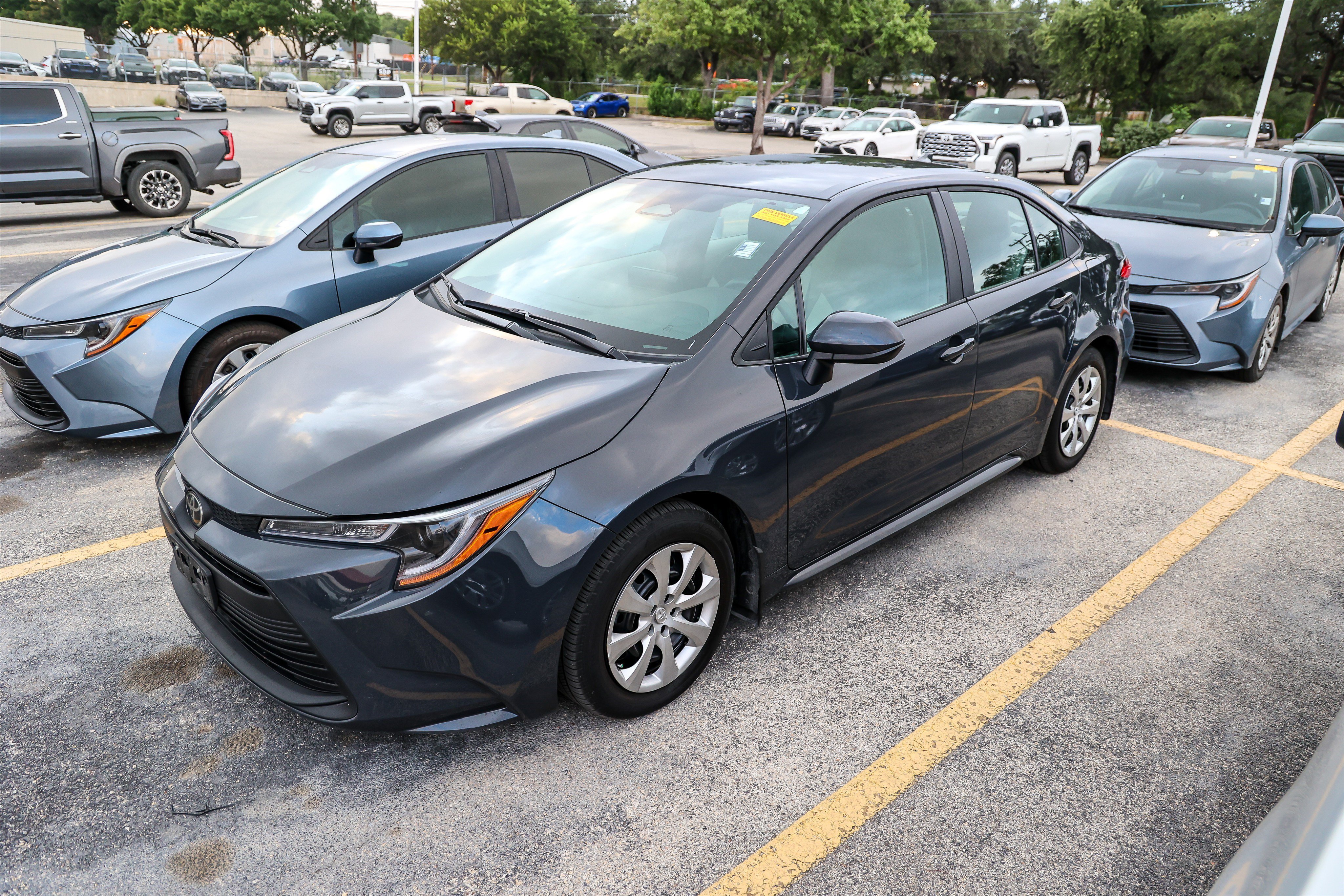 Used 2026 Toyota Corolla LE FWD image 3