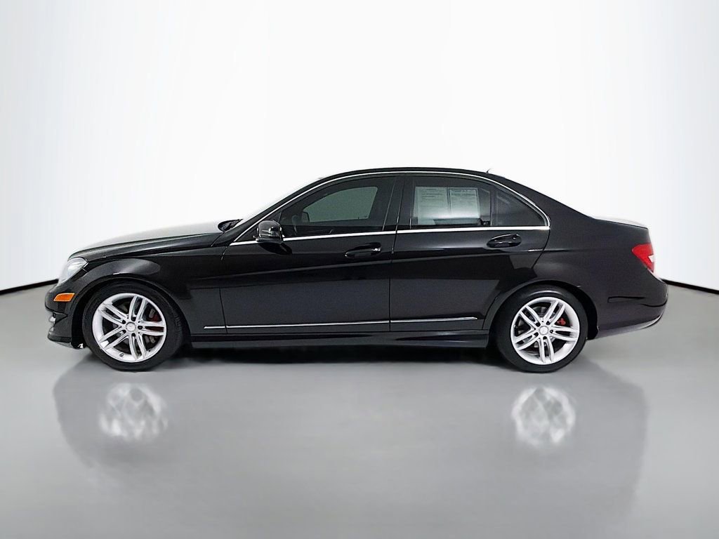 Used 2013 Mercedes-Benz C 300 4MATIC Sedan image 4