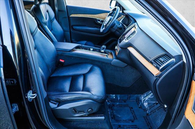 Used 2022 Volvo XC90 T8 Inscription Expression w/ Climate Package image 28