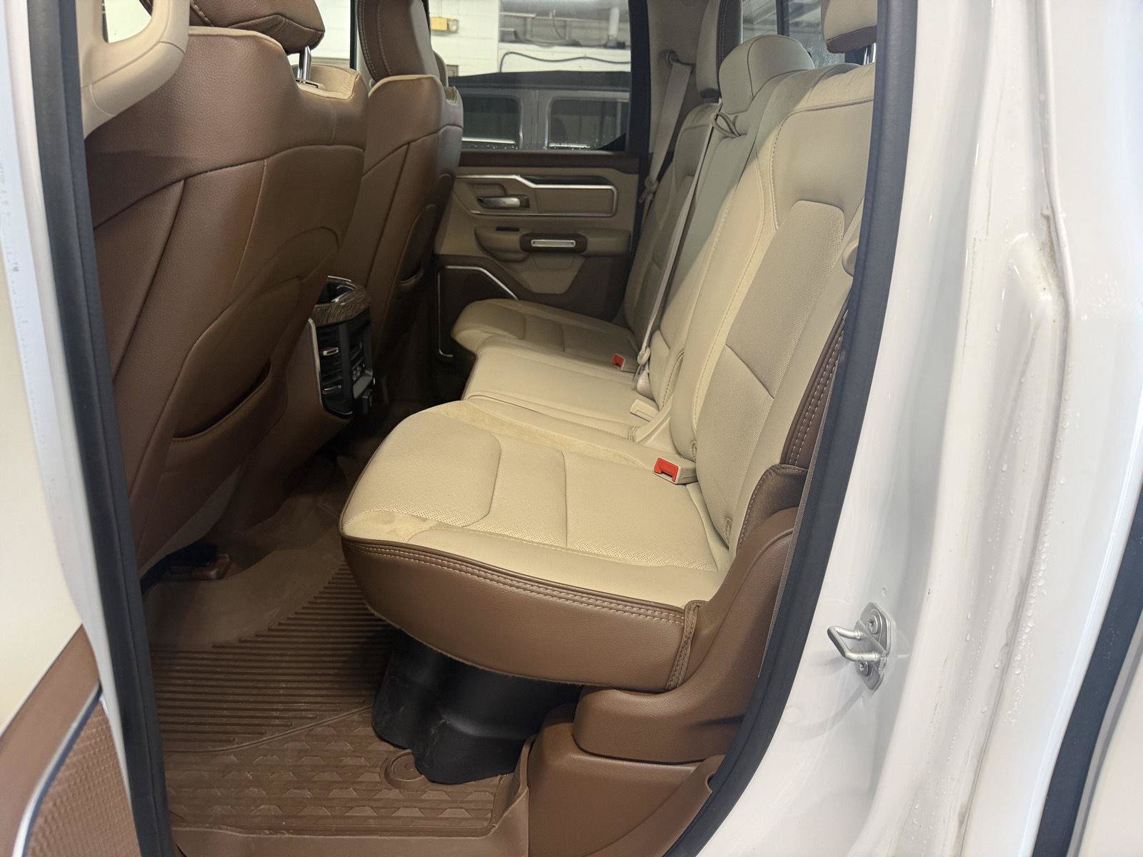 Used 2020 RAM 1500 Laramie RWD image 14