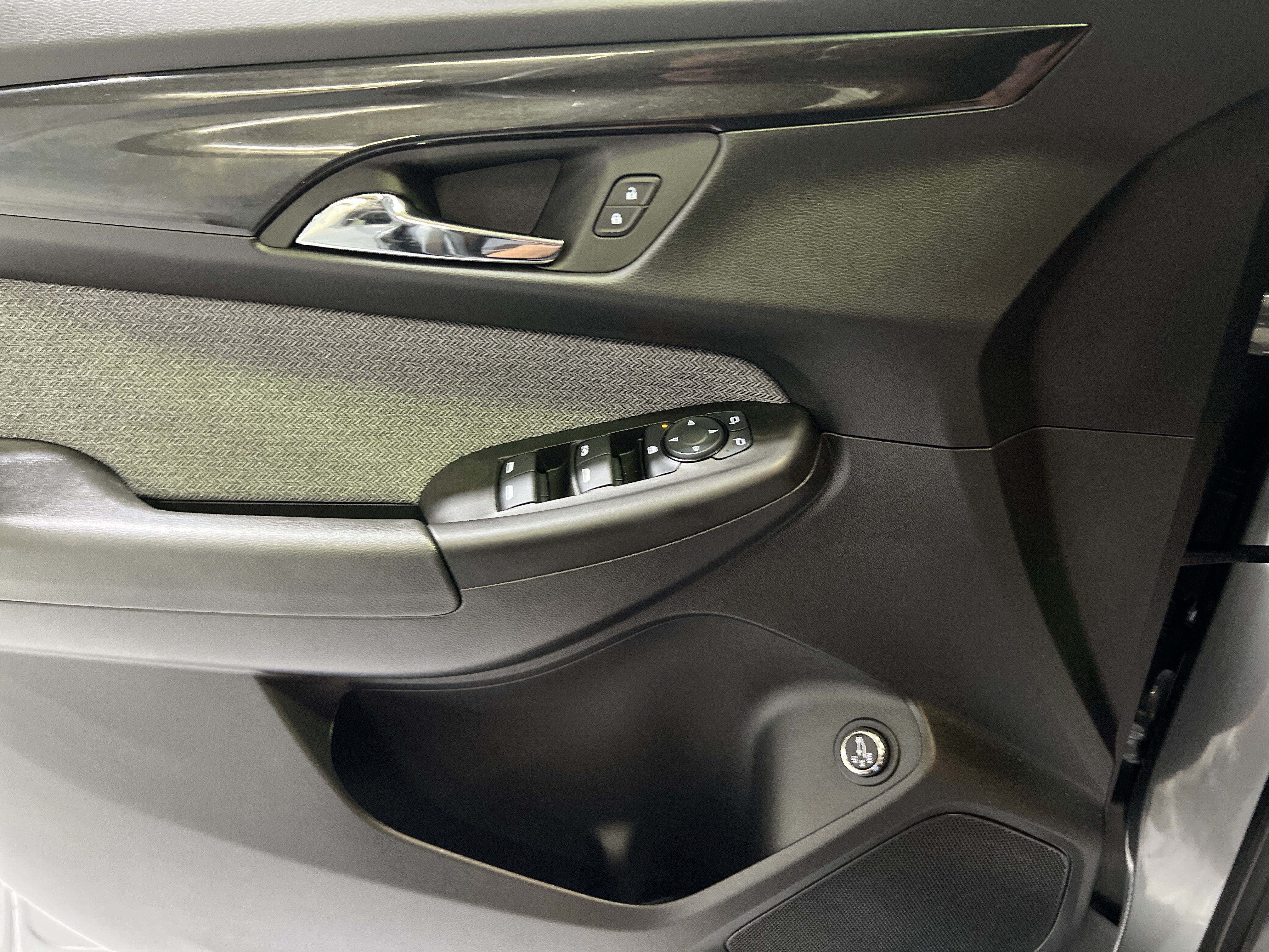 Certified 2025 Chevrolet TrailBlazer LT w/ Convenience Package FWD image 23