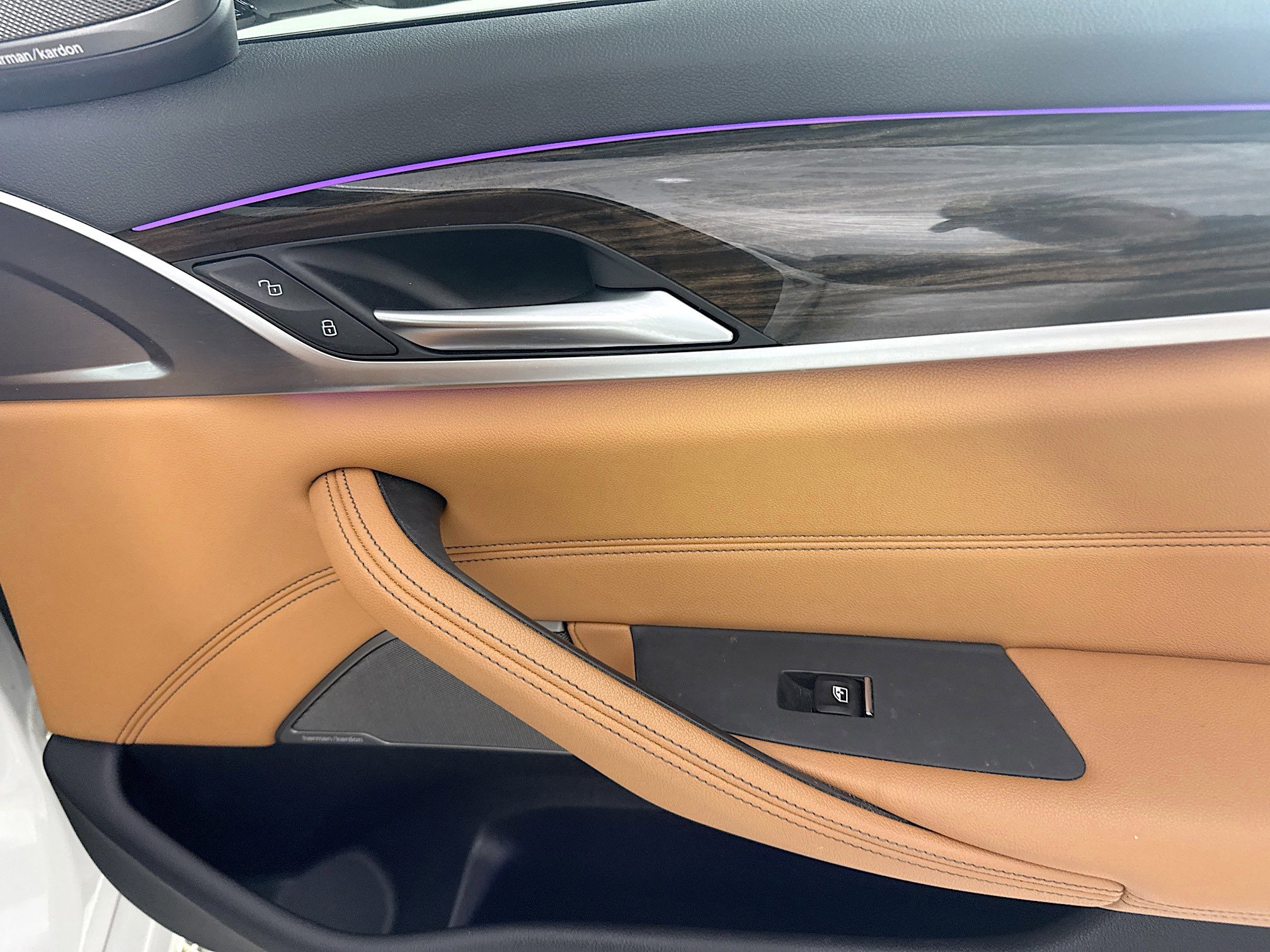 Used 2023 BMW 530e w/ Premium Package image 31