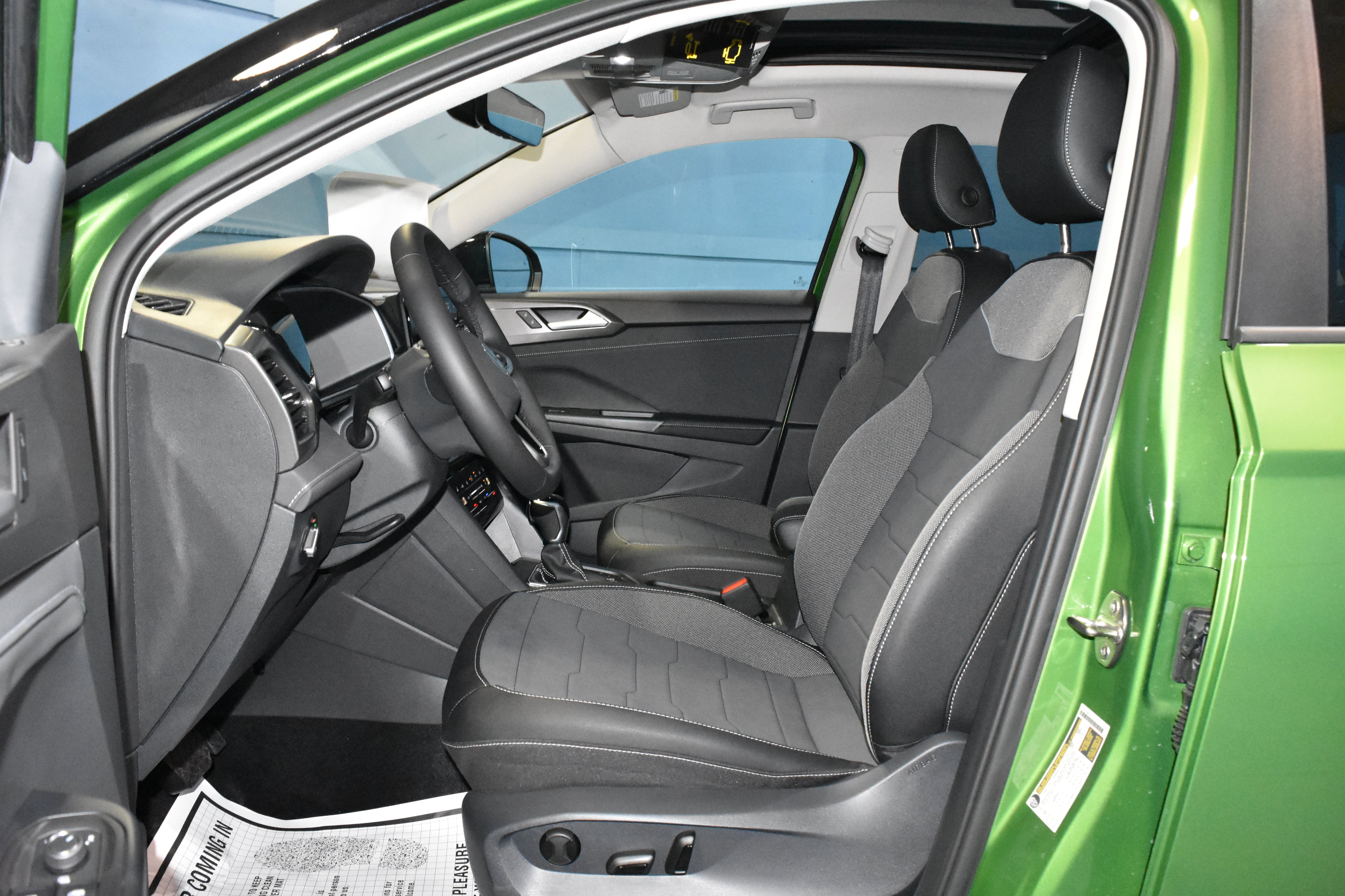 New 2026 Volkswagen Taos SE FWD image 5