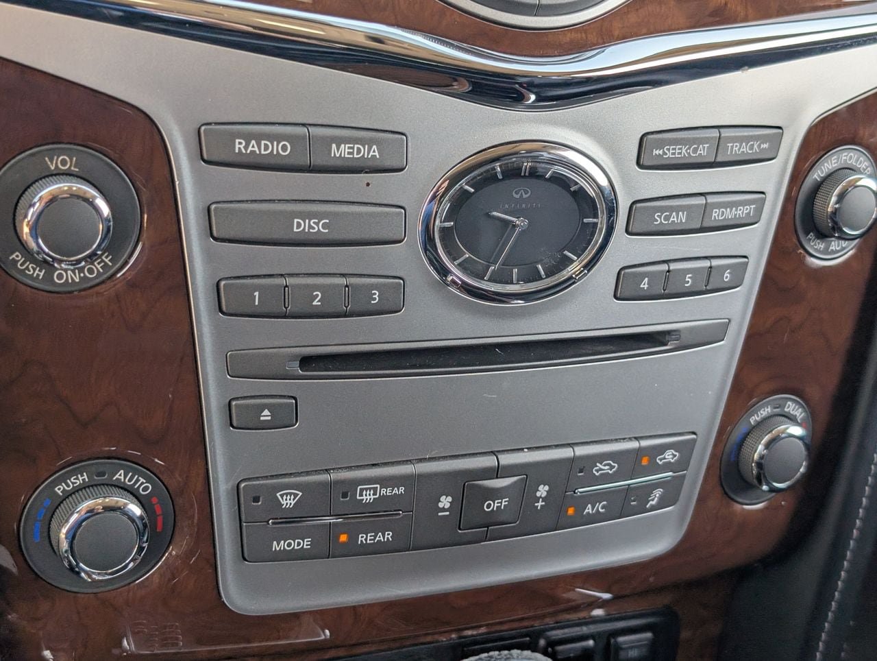 Used 2018 INFINITI QX80 2WD w/ Driver Assistance Package image 16