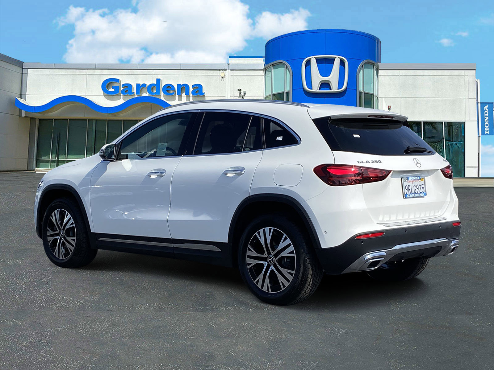 Used 2025 Mercedes-Benz GLA 250 4MATIC image 4