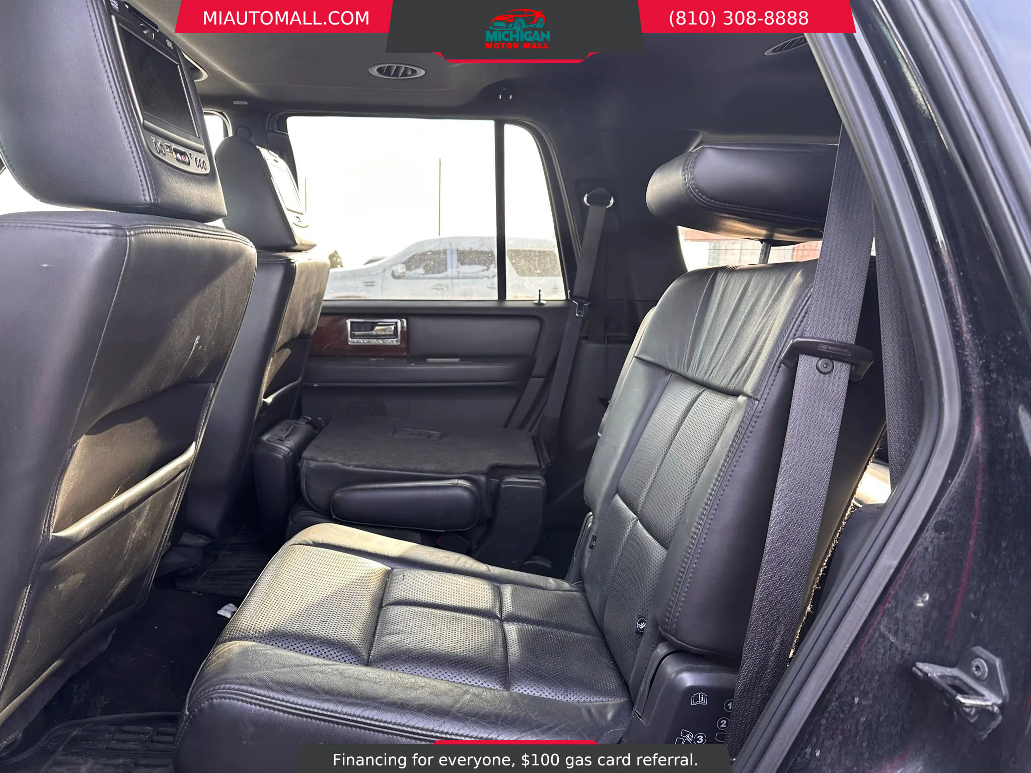 Used 2014 Lincoln Navigator Sport Utility 4D image 27