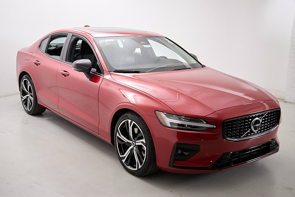 Certified 2024 Volvo S60 B5 Plus AWD/4WD image 4