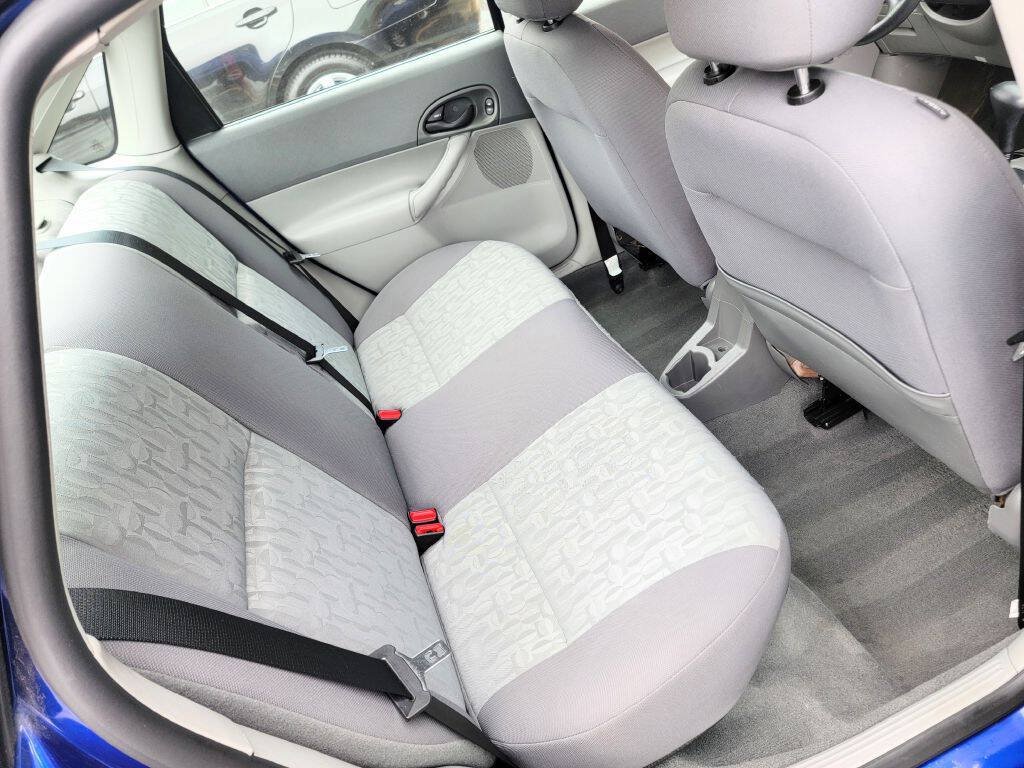 Used 2005 Ford Focus ZX4 Sedan FWD image 13